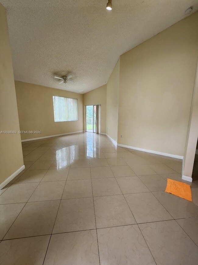 Building Photo - 6992 SW 39th St