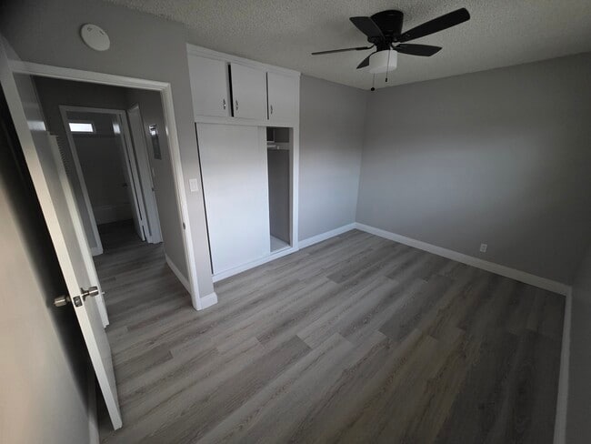 Foto del edificio - 8565 Walker St