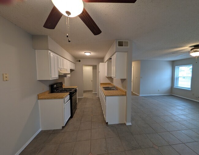 Foto del edificio - 316 S Ave E