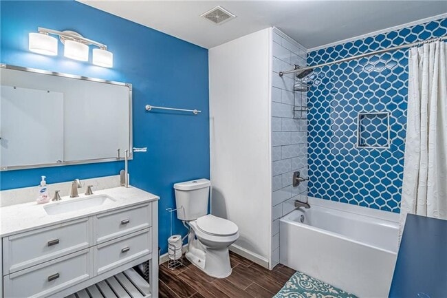 Foto del edificio - 2456 Harwood Dr