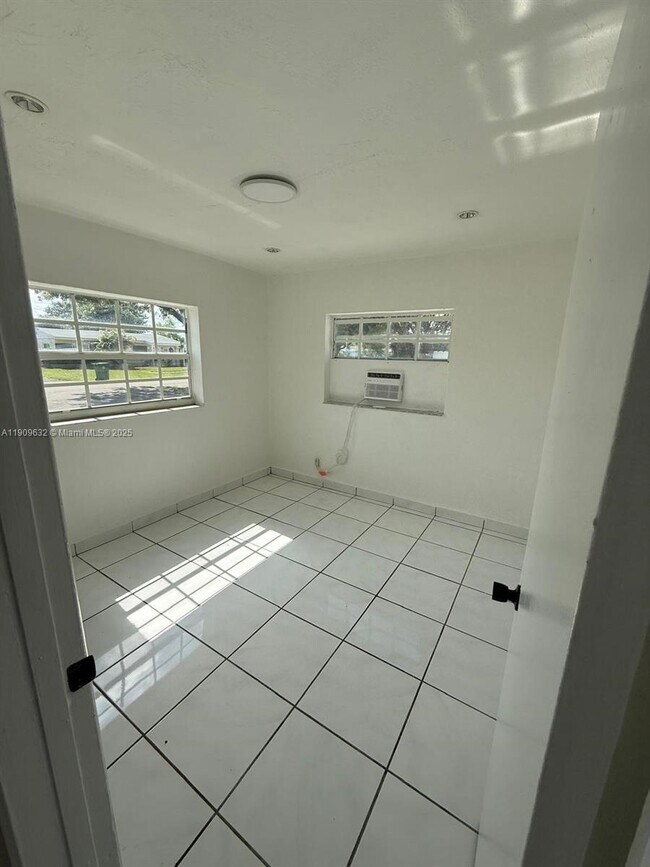 Foto del edificio - 6931 SW 24th Ct