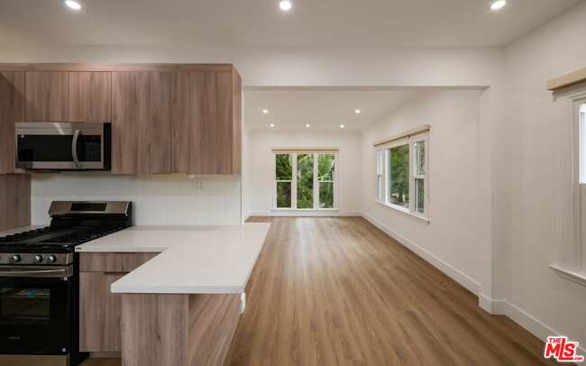 Foto del edificio - 5727 Carlton Way
