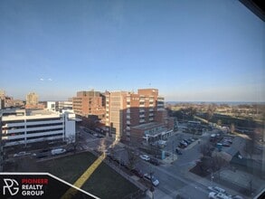 Building Photo - 4600 N Clarendon Ave