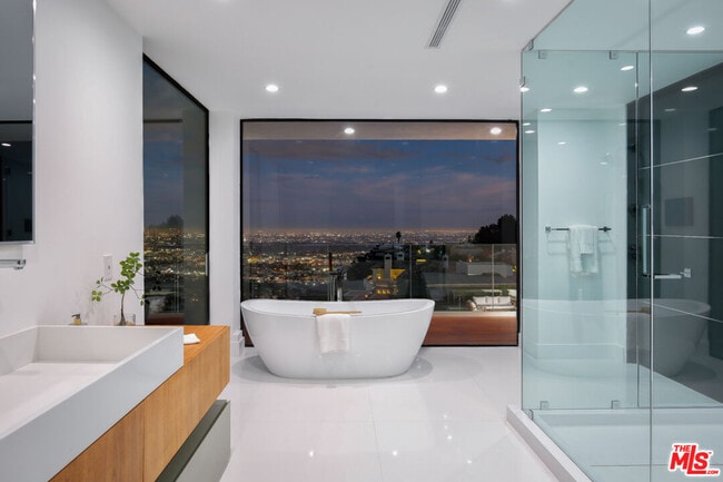 Building Photo - 2110 Hercules Dr