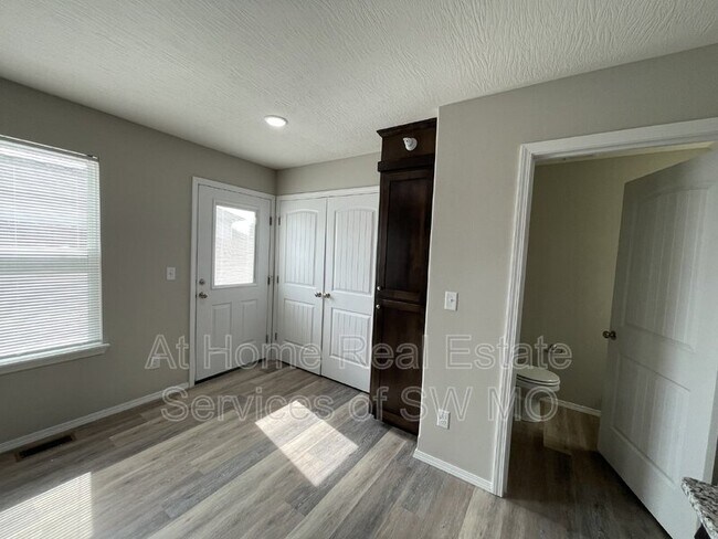 Building Photo - 748 Turner Ave