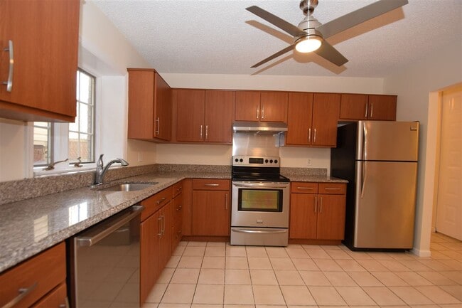 Building Photo - 53 W 48th St
