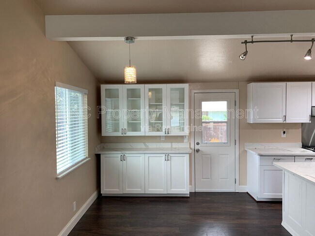 Foto del edificio - 1975 Paralta Ave