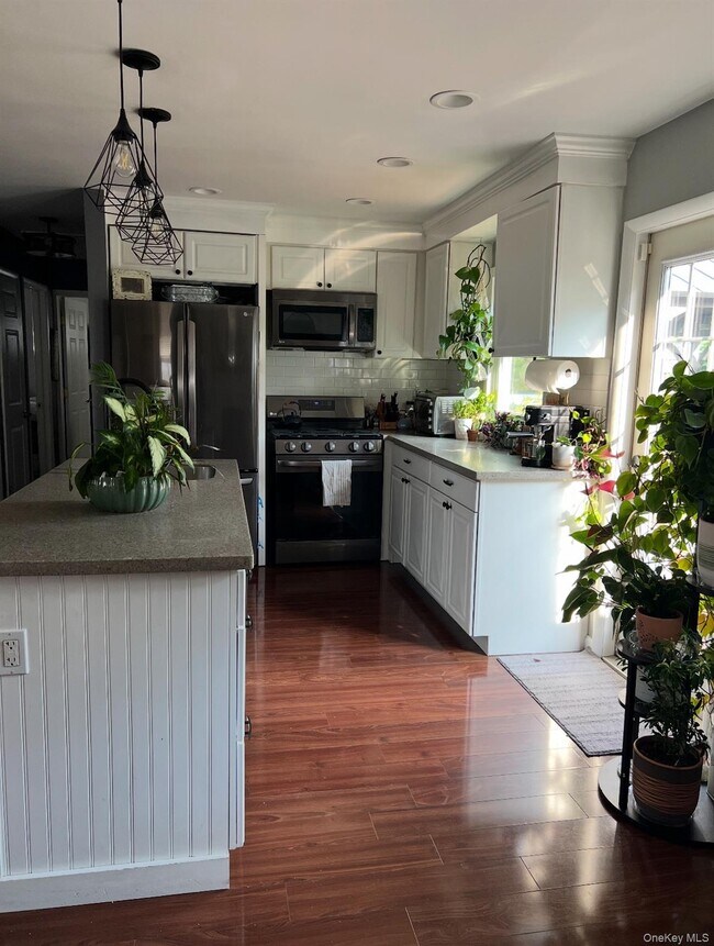 Foto del edificio - 32 Lloyd Ave