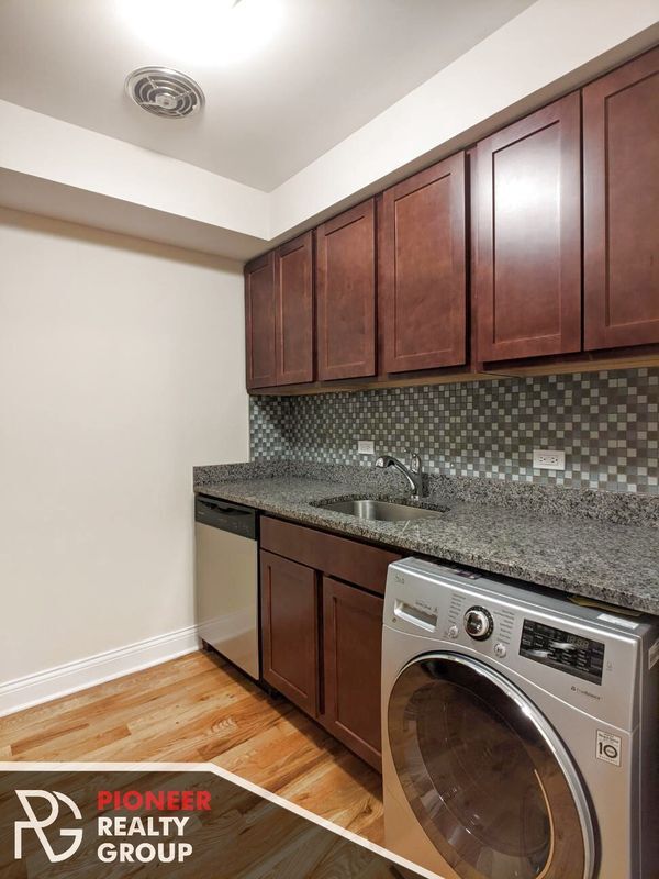 Foto del edificio - 555 W Arlington Pl