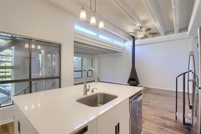Foto del edificio - 5914 Lago Vista Way