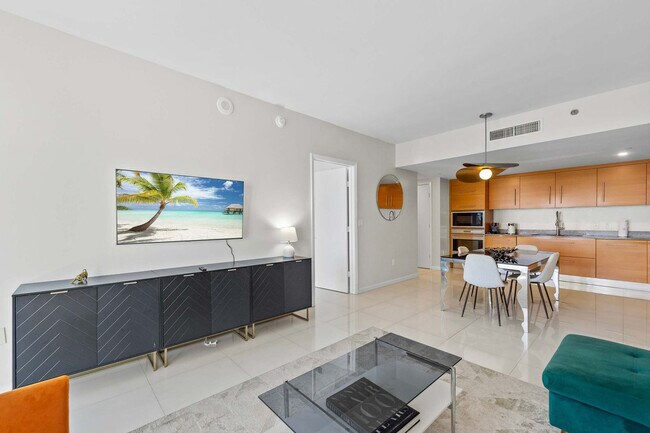 Building Photo - 485 Brickell Ave