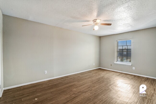 Foto del edificio - 11810 Algonquin Dr