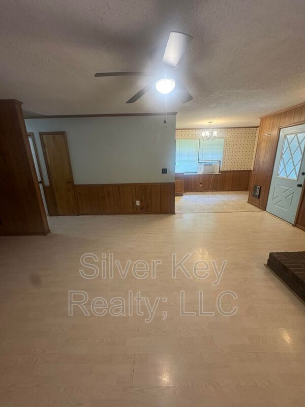 Foto del edificio - 1828 Overland Rd