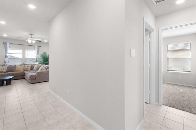 Building Photo - 1321 Lindsey Dr