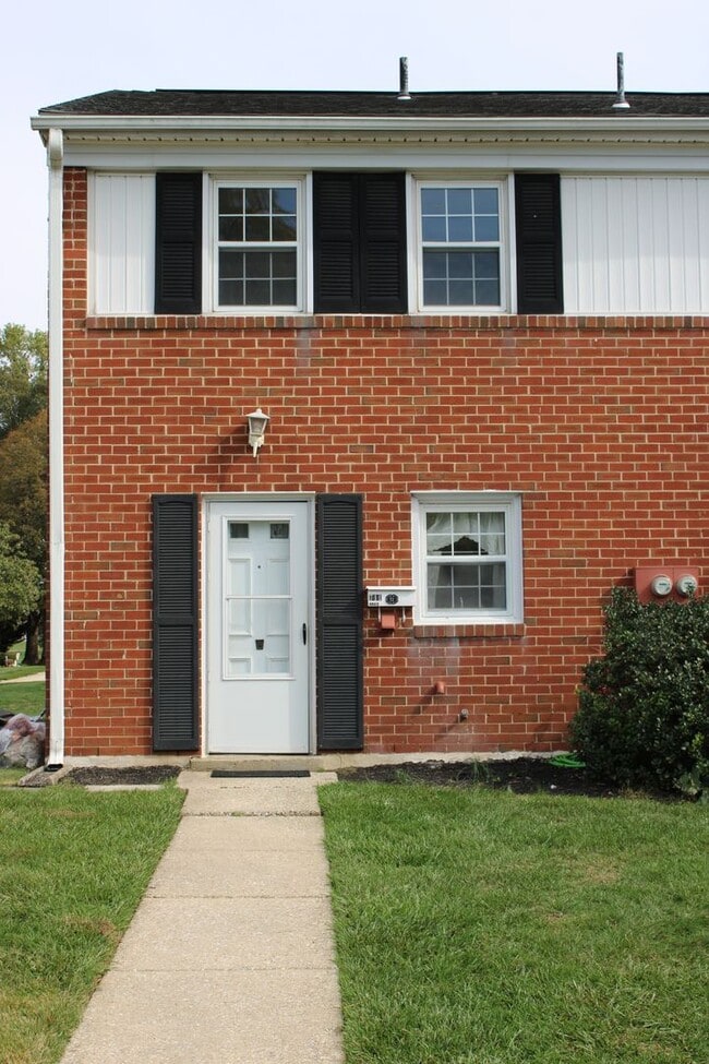 Building Photo - 711 Hardwick Pl