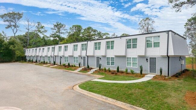 Building Photo - Crystal at Riverdale