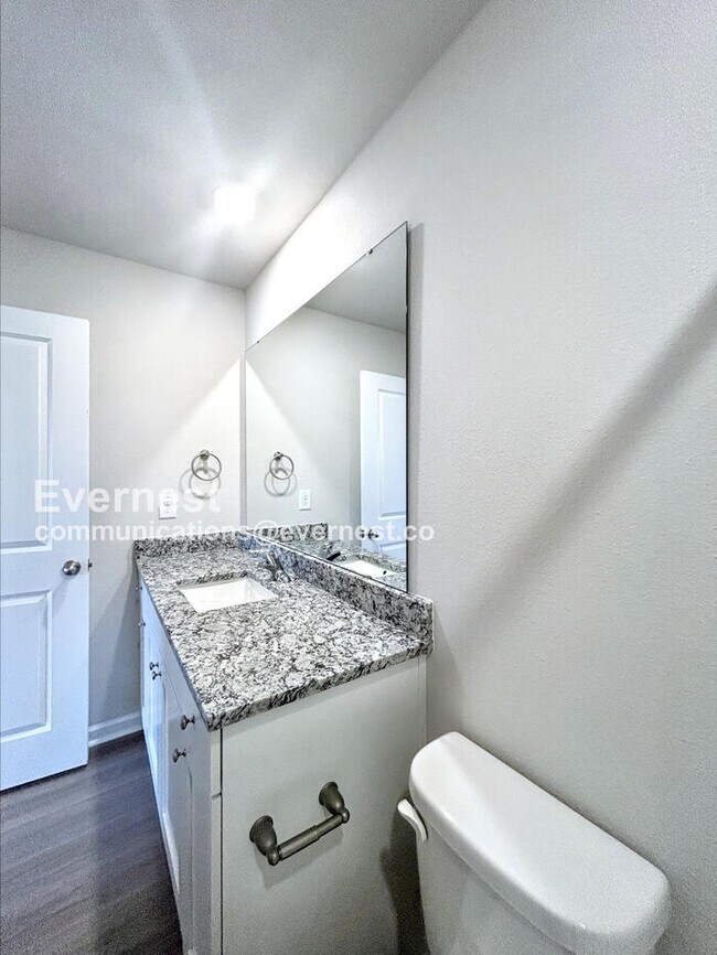 Foto del edificio - 2158 Willow Gln Dr