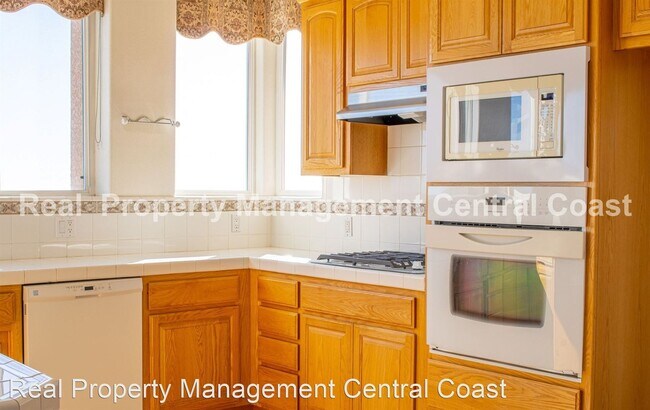 Building Photo - 4 br, 3.5 bath House - 185 Foothill Road