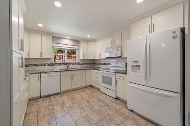 Building Photo - 4 bedroom in Seattle WA 98125