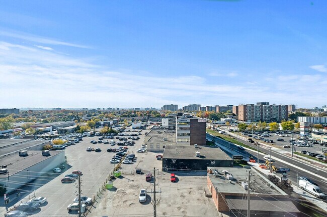 Photo du bâtiment - 1275 Finch Ave W