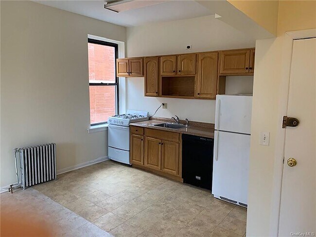 Building Photo - 137 Mamaroneck Ave