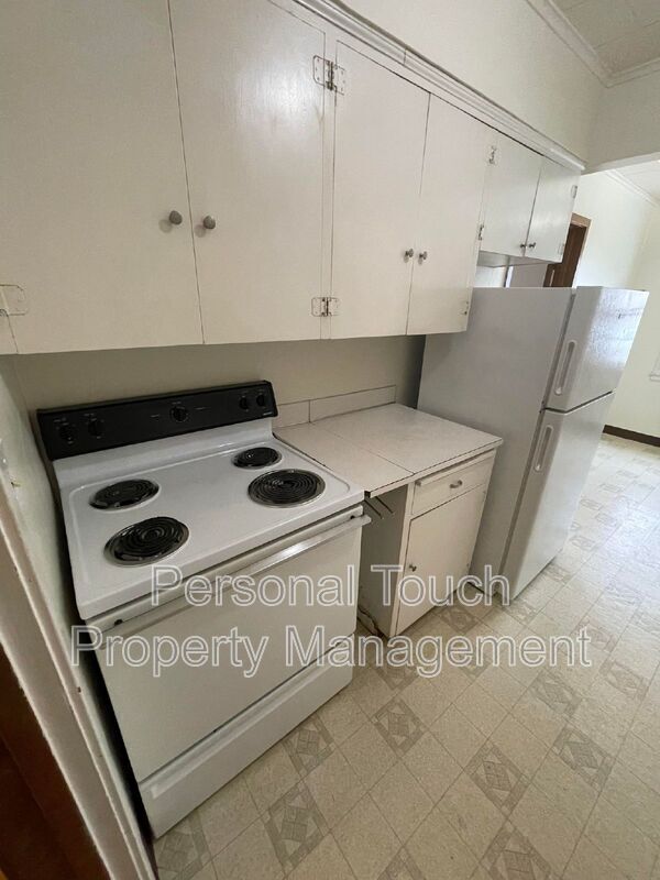 Building Photo - 607 9th Ave N