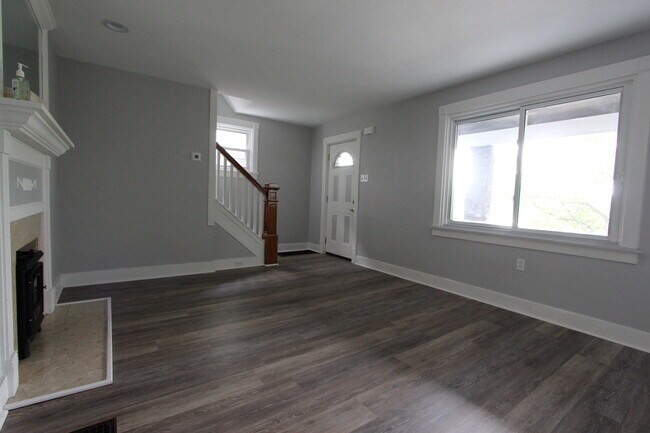 Building Photo - 407 Edgewood Ave