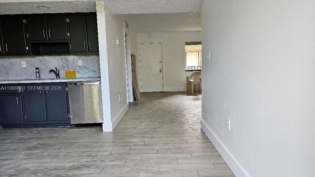 Foto del edificio - 8075 SW 107th Ave