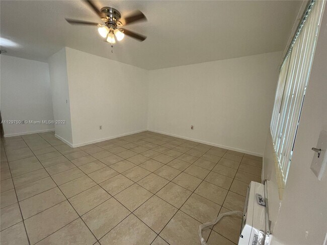 Foto del edificio - 1471 NE 170th St