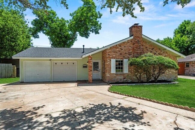 Foto del edificio - 4014 Mona Lee Ln
