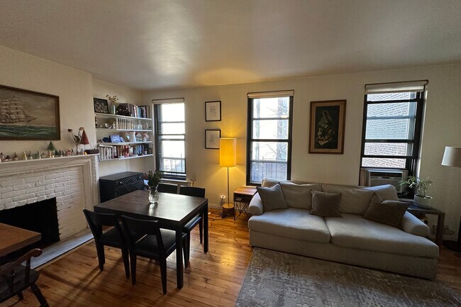 Building Photo - 363 W 22nd St