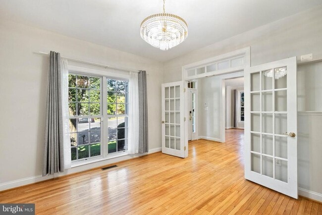 Foto del edificio - 2393 Watters Glen Ct