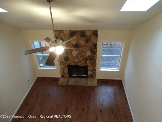 Building Photo - 588 Woodbine Ln