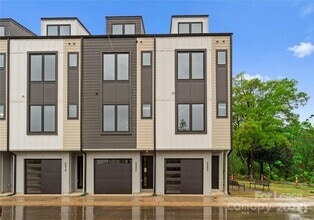 Building Photo - 3202 Riley Ave
