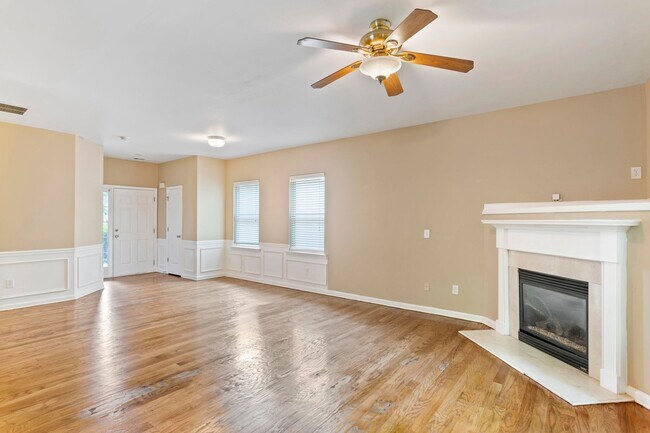 Foto del edificio - 4BR in sought after Centennial Lakes