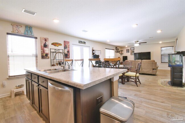Building Photo - 7308 Single Trce