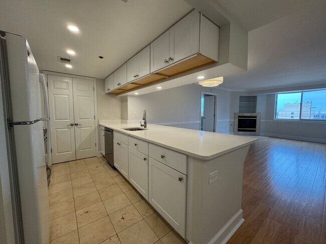 Foto del edificio - Bright And Spacious 2 Bed 2 Bath Condo In ...