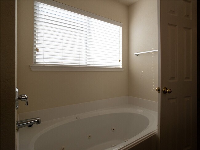 Foto del edificio - 21843 Grassy Hill Ln