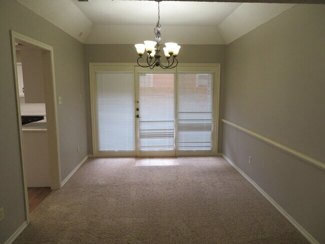 Foto del edificio - Nice Modern Home Located In Whisper Wood Near Tech. Includes access to pool & tennis court.