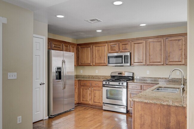 Building Photo - 8269 New Leaf Ave