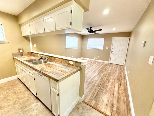 Foto del edificio - Perfect Student Retreat – Private 1BR Cottage with Washer/Dryer Near UNT