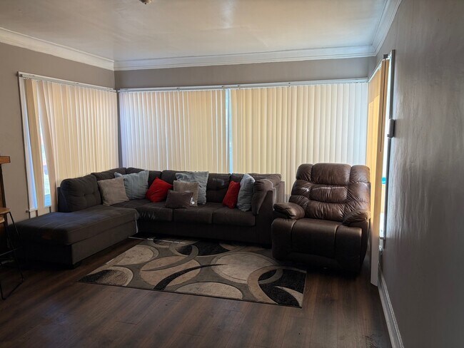 Foto del edificio - 10226 S Vernon Ave