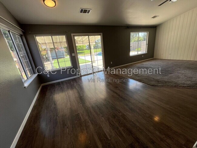 Foto del edificio - 1408 Fairway Dr