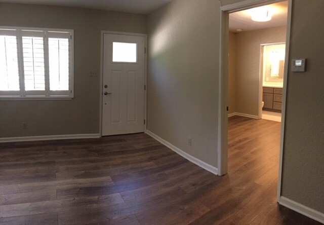 Building Photo - 389 Montecillo Dr