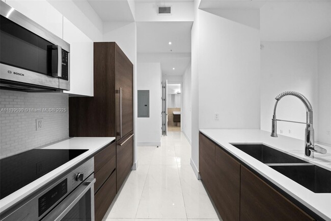 Building Photo - 301 Altara Ave
