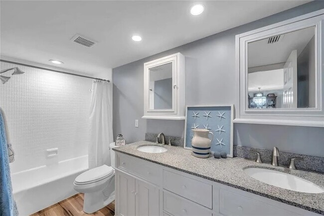 Building Photo - 5220 Brittany Dr S