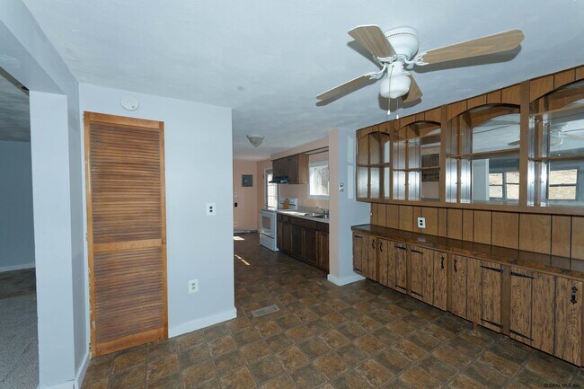 Building Photo - 844 Burden Lake Rd