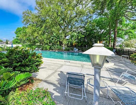 Foto del edificio - 7211 W Country Club Dr N