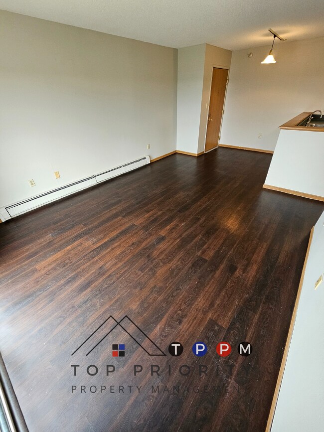 Foto del edificio - 2 Bedroom | 1 Bathroom Unit in Oelwein Ava...
