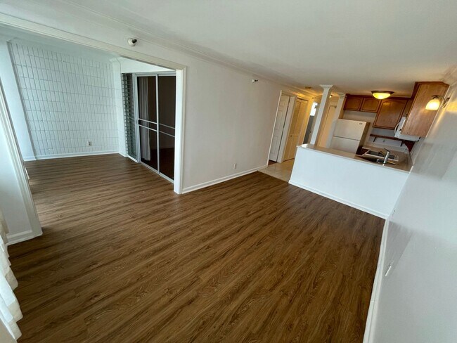 Foto del edificio - Pool on site! 2 bed 1 bath 1 parking locat...